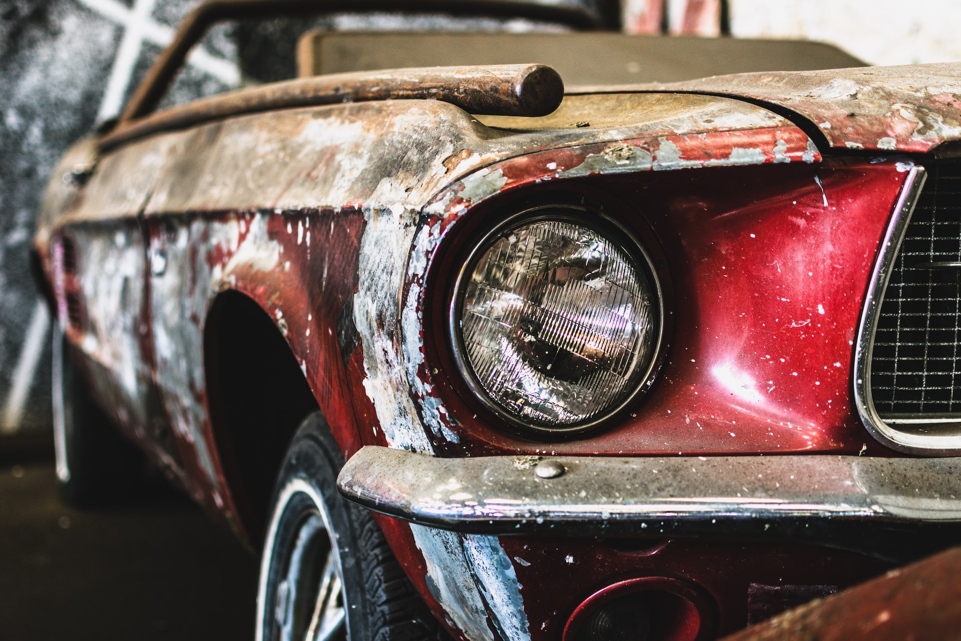 A rusty car that is due for dustless blasting